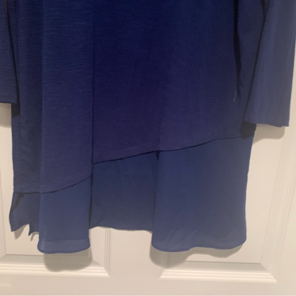 Company Ellen Tracy-large, royal blue top, keyhole ribbon tie at the back. - Picture 3 of 5